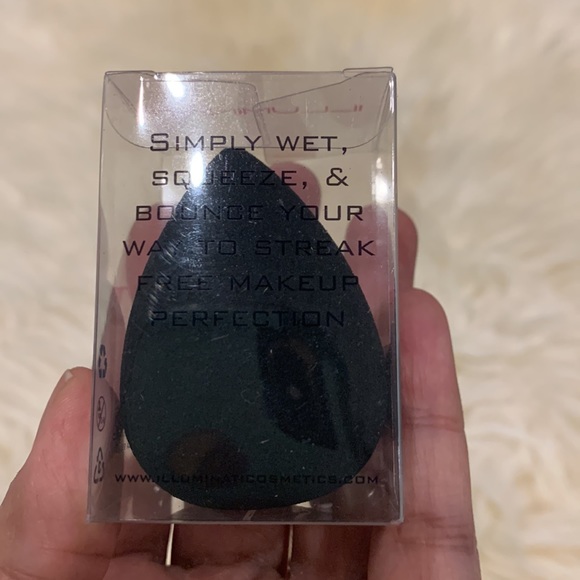 Illuminati Black Makeup Cosmetic Sponge - Picture 2 of 2